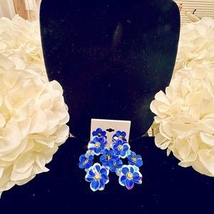 Daisy Fuentes Pierced Royal Blue Earrings New